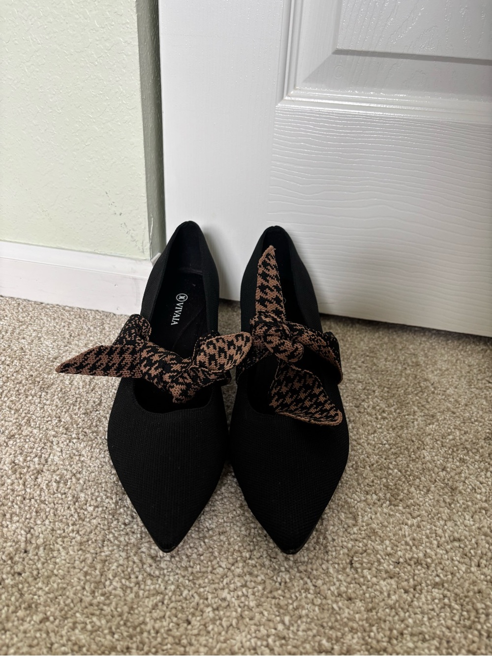 Vivaia Black Pointed Toe Block Heel With Houndstooth Tie Bow Strap Size 39 or 8 - Picture 3 of 6